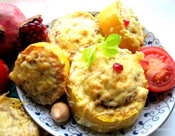 Через час будет готова большая форма. Вынимаем и подаём в горячем виде.