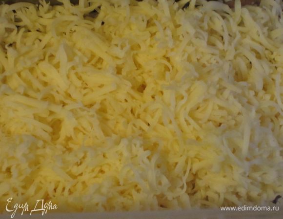 Сыр натереть на средней тёрке.