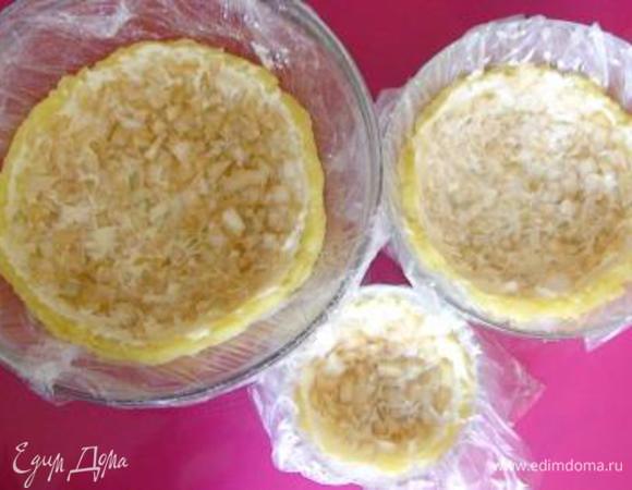 Следующий слой - маринованный отцеженный лук.