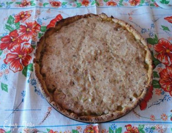 Сметану смешать с миндалем и корицей и залить ею ревень. Опять поместить в духовку и выпекать еще 15 минут.
Пирог лучше есть слегка теплым или холодным.



Возможные варианты начинки:
Часть ревеня (граммов 100 – дело вкуса) заменить ягодами вишни без косточек.
Полностью использовать другую начинку, например, яблоки и вишню.
Экспериментируйте! Это интересно, вкусно и полезно!

