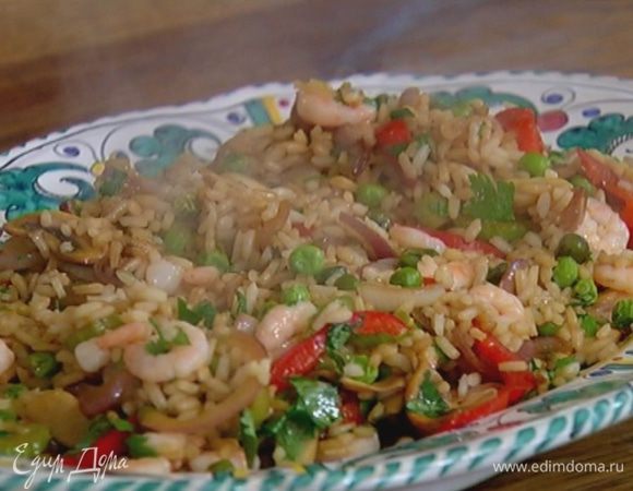 Кинзу и мяту мелко порубить, всыпать в сковороду, все перемешать и выключить огонь.