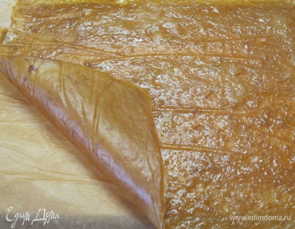 Высушенную пастилу остудить, снять с пергамента.