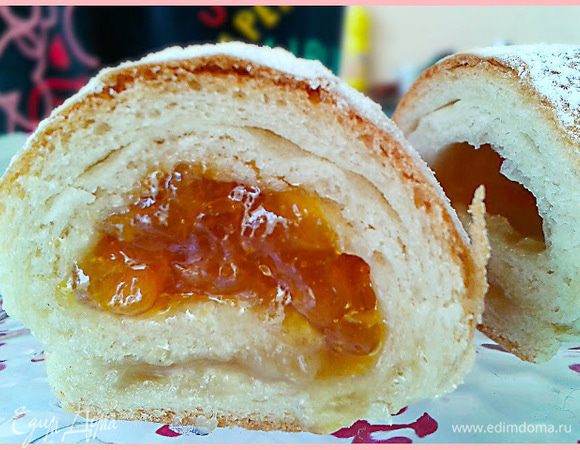 Вот такой разрез. Лучезарная начинка и нежная оболочка круасанов доставит удовольствие не только детям, но и взрослым. 