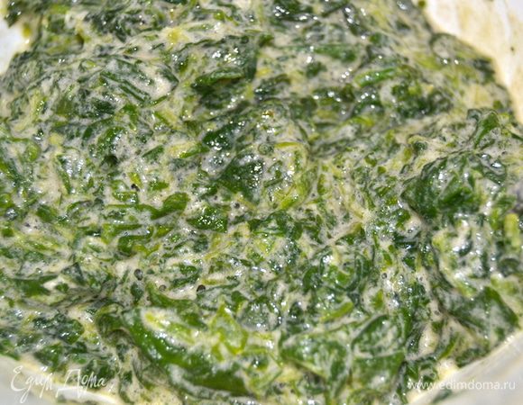 Соединить белки с шпинатной массой. Перемешать.