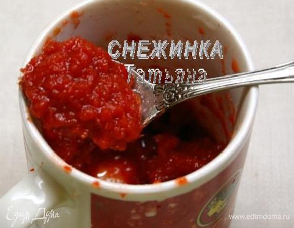 Затем воду сцеживаем, вишню промываем, кладём в глубокую чашку. Вливаем 50 мл воды и пюрируем блендером. Получается своего рода кашица.