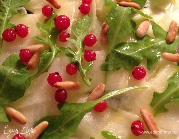 Украсить поджаренными кедровыми орешками и кислыми ягодами (у меня красная смородина).