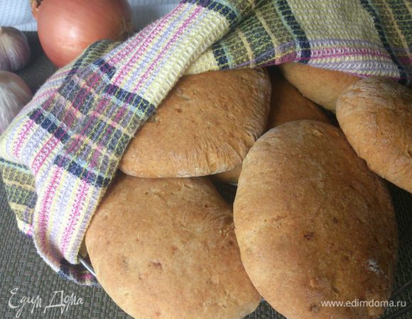 Остудить лепешки на решетке, накрыв полотенцем. 