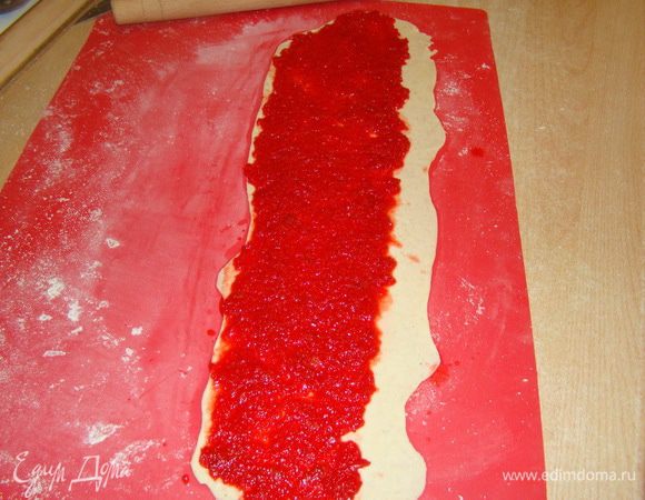 Рулет с клюквой.