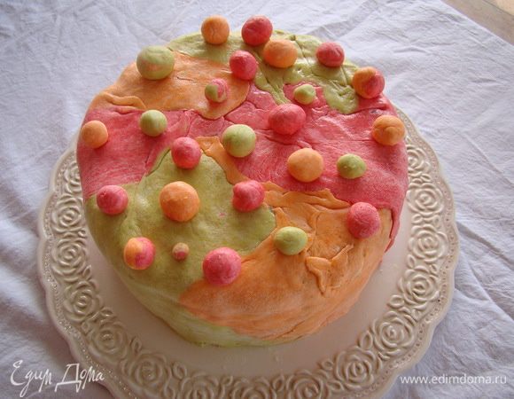 Раскатать мастику, обернуть торт, разгладить. Приятного аппетита!