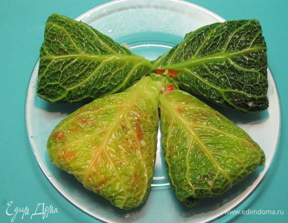 Свернуть листья в виде треугольника.