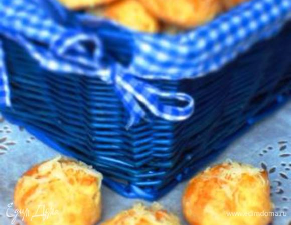 Вынуть из духовки и посыпать оставшимся сыром. Приятного аппетита:)