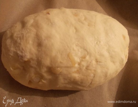 Затем ещё раз обмять и придать ему форму хлеба. перекладываем на лист пергамента и на противень. Оставляем,пока не подымется тесто.