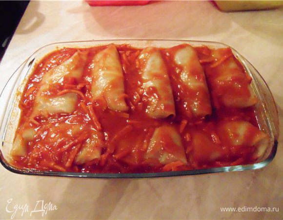 Заливаем голубца соусом - заливкой и отправляем в духовку при 180 гр. минут на 30.
подаем со сметаной.