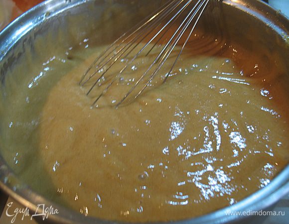 Убрать с огня, охладить до комнатной температуры. Охлажденный мусс хорошо взбить. Закрыв пленкой убрать в холодильник на 2 часа, (можно на ночь). 