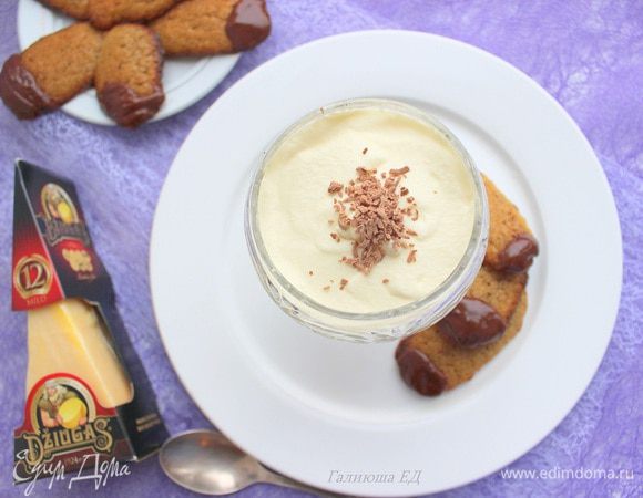 Подавайте сабайон с печеньем. Приятного аппетита! 