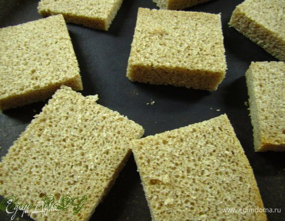 Немного подсушить хлеб. 
Подавать можно как отдельный соус или же намазать гуакамоле на подсушенный хлеб.
