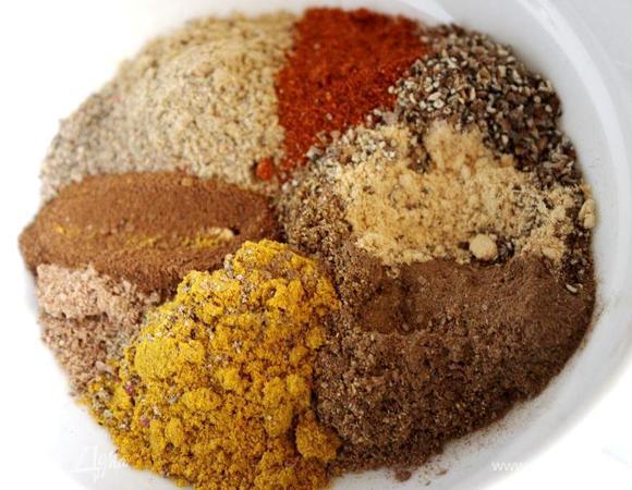 Сначала приготовим Рас-эль-ханут - яркую, ароматную марокканскую приправу. Для этого необходимо смешать:
2 ч.л. молотого имбиря
2 ч.л. молотого кардамона
2 ч.л. молотого пажитника
1 ч.л. корицы
1 ч.л. молотого душистого перца
1 ч.л. молотого кориандра
1 ч.л. молотого мускатного ореха
1 ч.л. куркумы
1/2 ч.л. молотого черного перца
1/2 ч.л. молотого белого перца
1/2 ч.л. молотого кайенского перца
1/2 ч.л. семян аниса
1/4 ч.л. молотой гвоздики
Смешать все составляющие, пересыпать в стеклянную баночку с плотной крышкой. Это основной набор специй. В разных вариациях добавляют бутоны роз или лаванду и даже шпанскую мушку.))) 