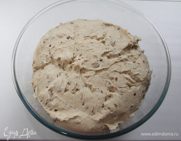 Уложить тесто в миску, накрыть, дать на подъём 45-60 минут.