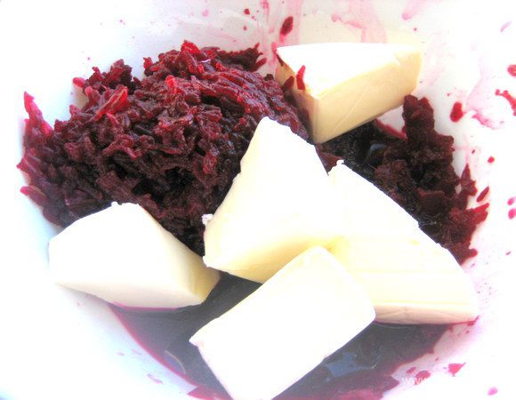 Добавим плавленный сырок сливочный.