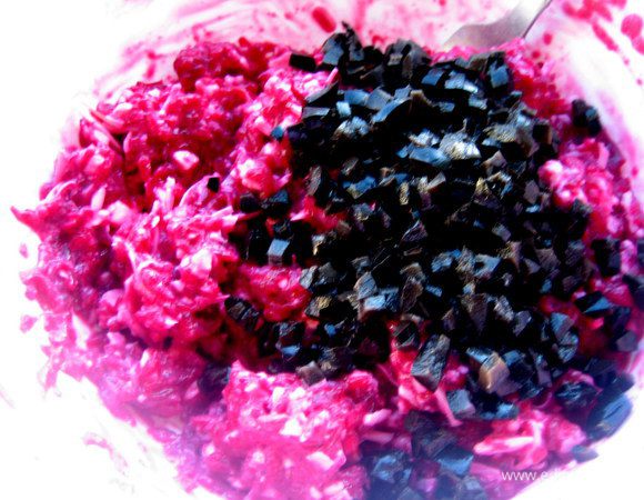 Добавить к начинке.