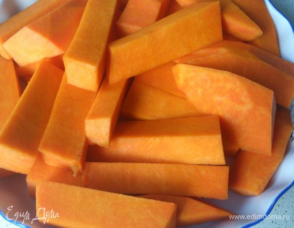 Тыкву нарезать и запечь в микроволновке 10 минут или в духовке при 180С до мягкости. Остудить                 