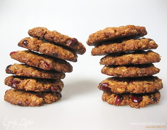 Печенье вынуть из духовки и дать постоять на противне еще минуты 3, затем выложить печенье на решетку и дать полностью остыть.
Все, вкусное, ароматное и полезное печенье готово!
Приятного аппетита!