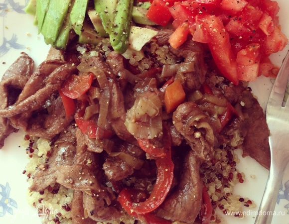 Подавать блюдо с авокадо и помидорами. Вкусно и полезно! Очень! Приятного аппетита! 