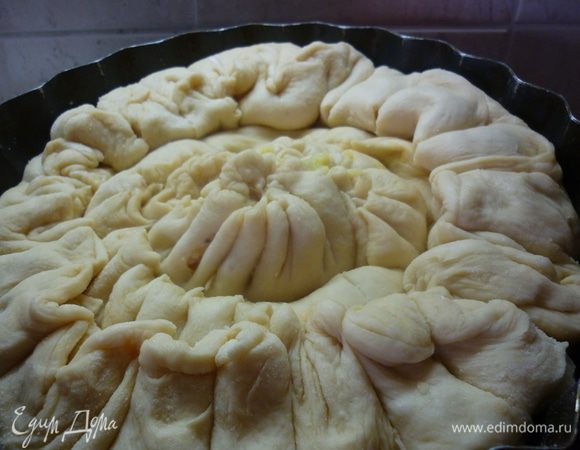 Переходим к релаксации и медитации. Ножом наносим легкие разрезы от краев к центру, с любовью разглядывая образующийся узор .