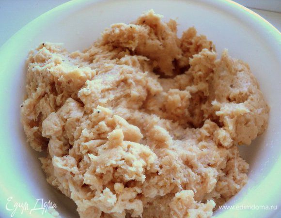 Замаринованное филе измельчить в блендере вместе с салом.