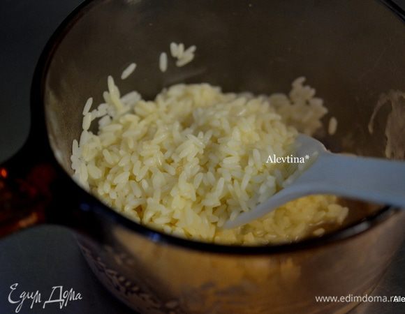 Отварим рис на 4 порции или приготовим картофельное пюре.