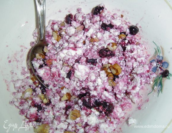  чернику (у меня замороженная) и перемешиваем.