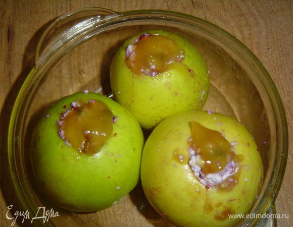 Сверху кладем мед