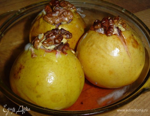 Запекаем яблоки при 180 гр. до мягкости, время запекания будет зависеть от сорта яблок.
