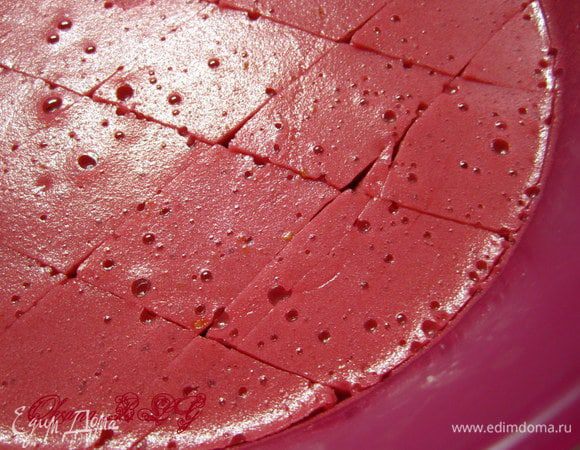  После охлаждения можно нарезать кусочками и выложить в креманку.
