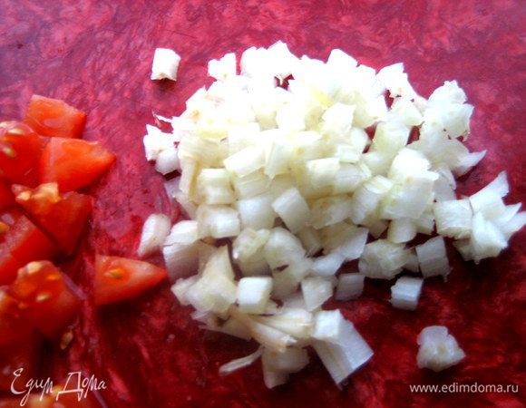 Затем на мелкие кубики...