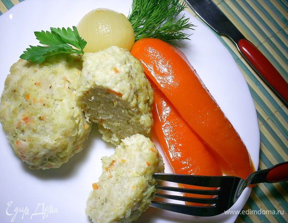 ПП-котлеты из куриного фарша с небольшими хитростями вкусны и в горячем, и в холодном виде. Подавайте со свежими или маринованными овощами. Приятного аппетита! Надеюсь, ваши детки оценят этот рецепт. 