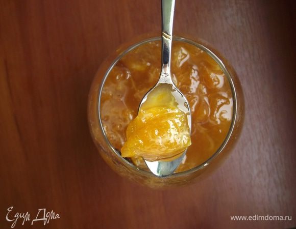 Готовность варенья определите по вашему предпочтению – если любите густое наваристое – варите в несколько этапов по 5-7 минут, если любите натуральное и легкое по текстуре – 15 минут будет вполне достаточно.

Разлить с терилизованые багки и закрыть крышкой.