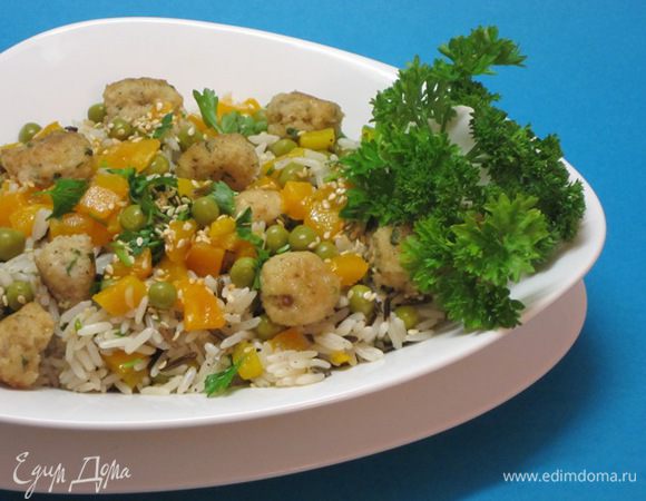 Отварить рис, сбрызнуть оливковым маслом, соединить с тефтелями, обжаренным перцем, консервированным горошком, кунжутом и остальной мелко нарезанной петрушкой. Посолить, поперчить, еще добавить оливковое масло, перемешать.