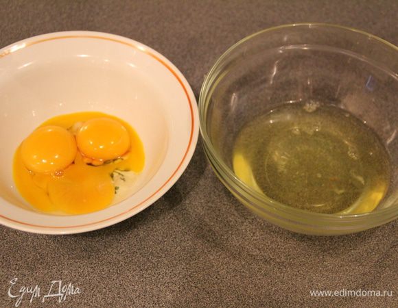 Отделить белки от желтков...