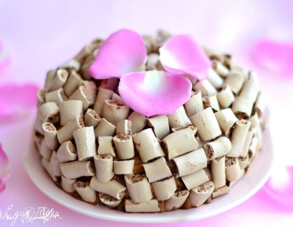 Тортик готов, для красоты можно посыпать через ситечко слегка сахарной пудрой.