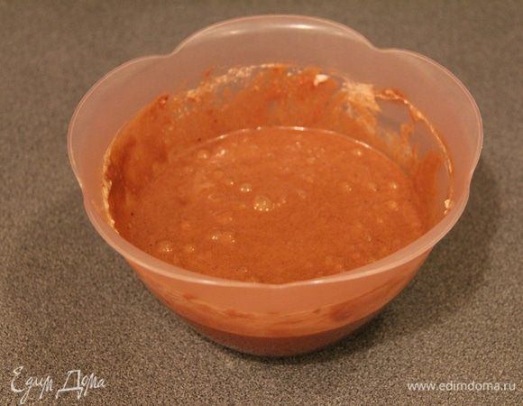 Белки аккуратно добавить в тесто. Если тесто будет слишком густым, добавить еще немного молока.