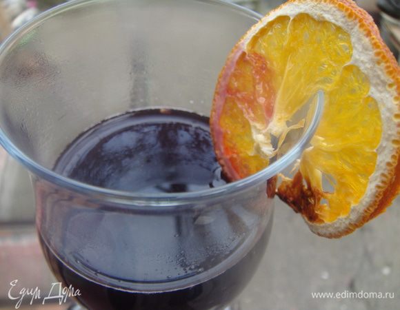 Налить глинтвейн в бокалы и подавать! Приятного аппетита и теплых вам вечеров!