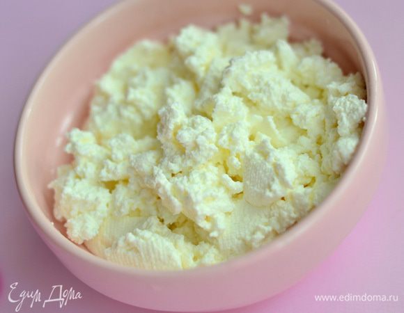 Из 1 литра кефира получается около 250 граммов очень нежного и вкусного творога.