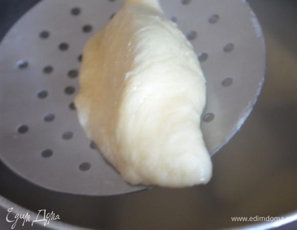 Вареники варить нужно 3-4 минуты в большом кол-ве подсоленной воды.
