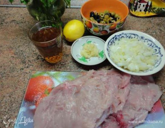 Грудки слегка отбить.