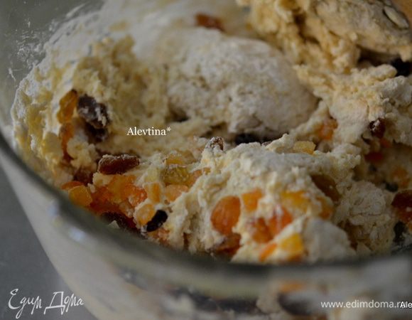 Затем добавим 1 стакан эггног, апельсиновые цукаты, изюм или орехи на ваш вкус, сушеная вишня или клюква. Перемешаем все.