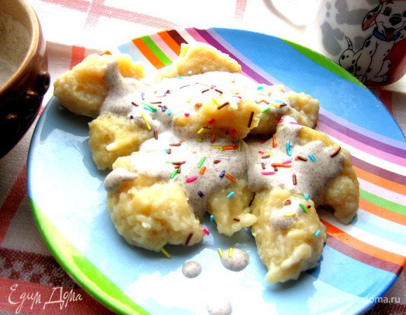 С остатками молока я сделала какао и падала к галушкам...Вкуснятина необыкновенная! И не сразу определишь,из чего сделано)))