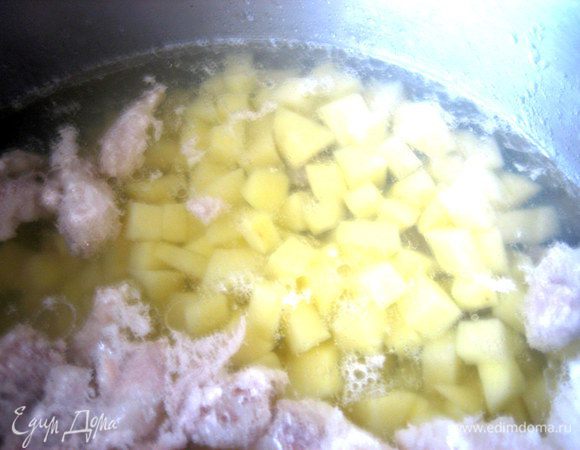 Отправляем чуть позже в суп,солим,перчим.