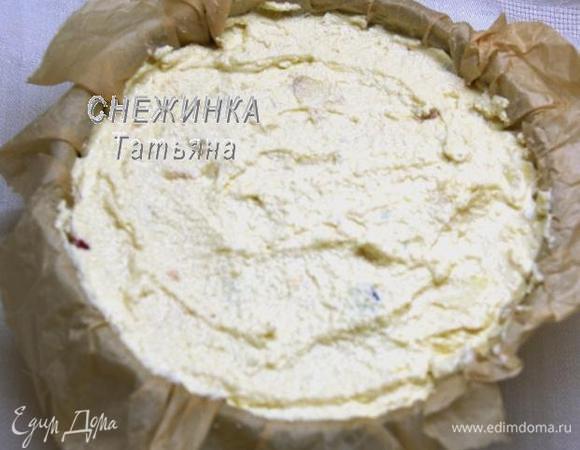 На неё выкладываем творожную массу, разравниваем.