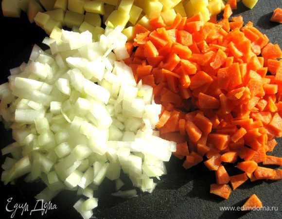 Затем на мелкие кубики...,луковицу также.